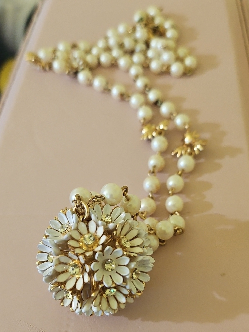 kate spade Gold and Cream Floral Cluster Pendant Necklace. Vintage - Picture 2 of 3